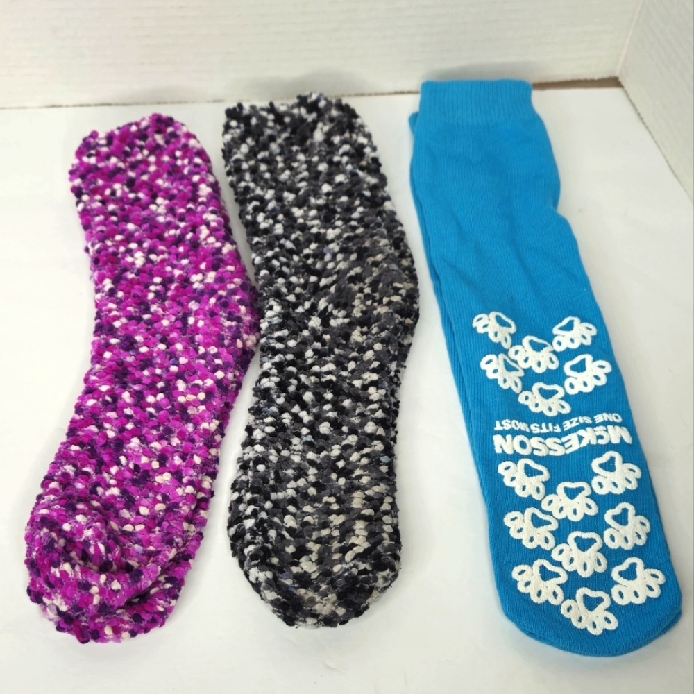 ``S25907 MCKESSON & Cozy Bobble Slipper Socks